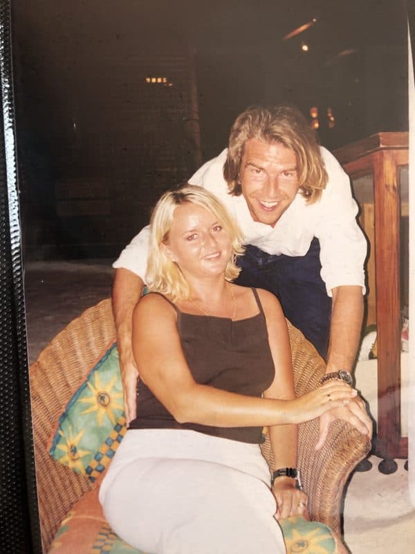 Ein älteres Foto zweier Menschen aus dem Familienalbum